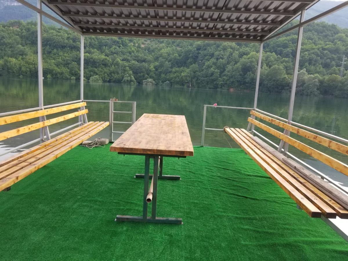 Lakeview Rest Home คอนยิค ภายนอก รูปภาพ